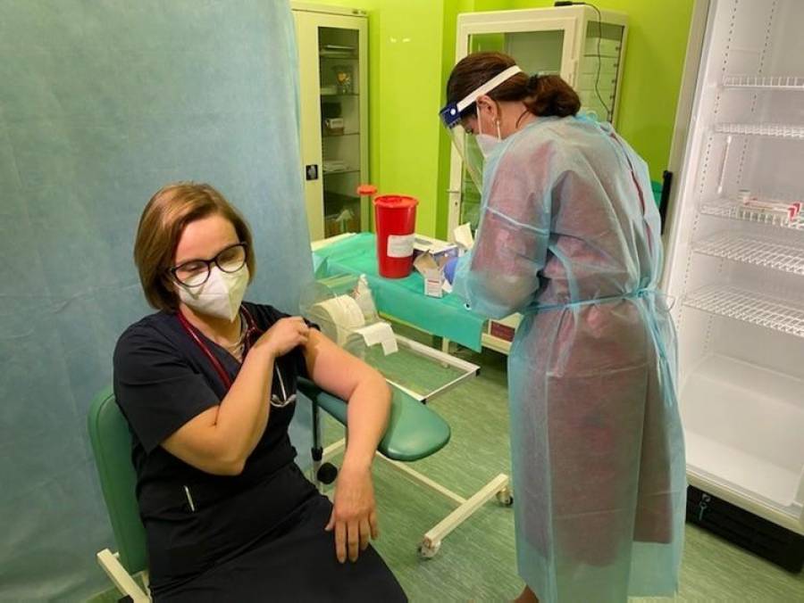 W ŁODZI RUSZYŁY SZCZEPIENIA PRZECIW COVID-19 