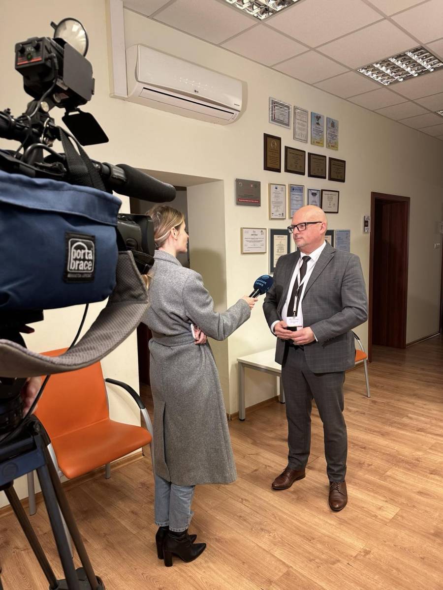 Dyrektor Miejskiego Centrum Medycznego im. dr. Karola Jonschera w Łodzi  nt. pensji pielęgniarek. 