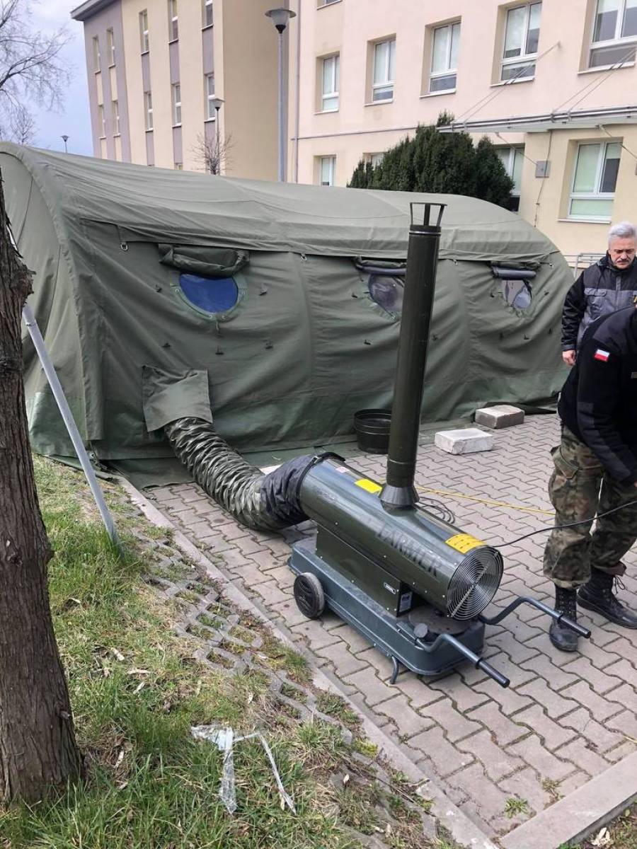 DZIENNIK ŁÓDZKI - POMAGAJĄ W TRUDNYCH CHWILACH MIEJSKIM SZPITALOM I PORADNIOM 