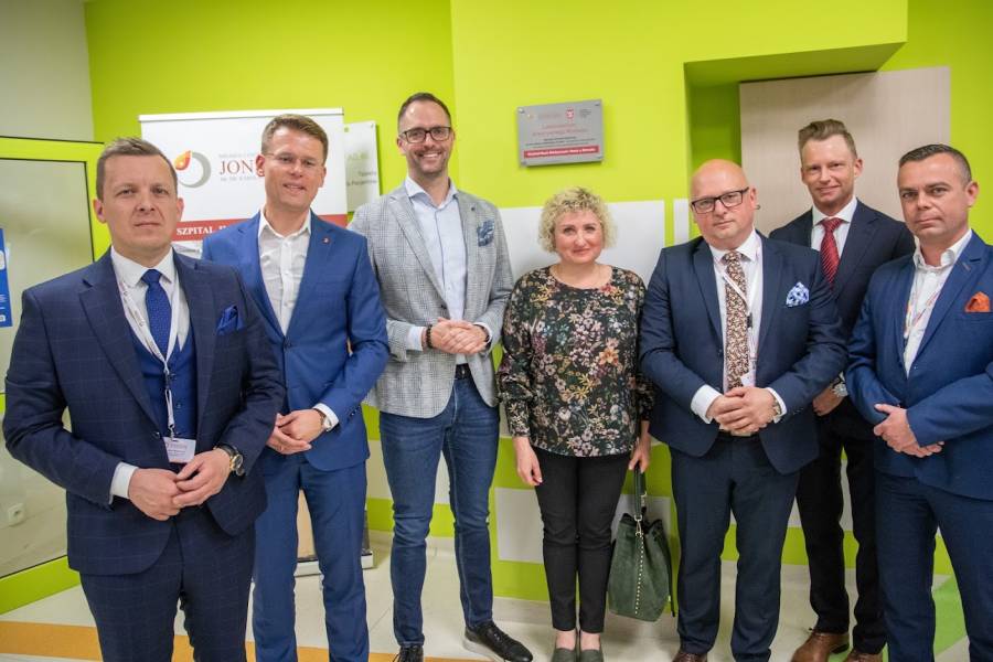 Odsłonięcie tabliczki Laboratorium Kreatywnego Rozwoju 